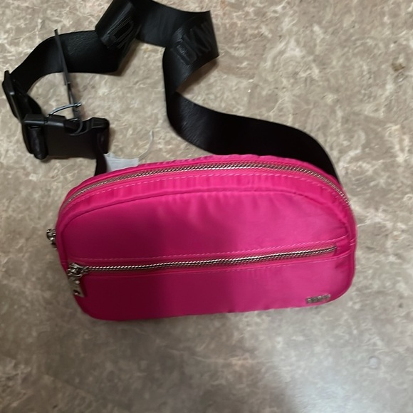 Woman’s DKNY Fanny bag - Picture 2 of 4